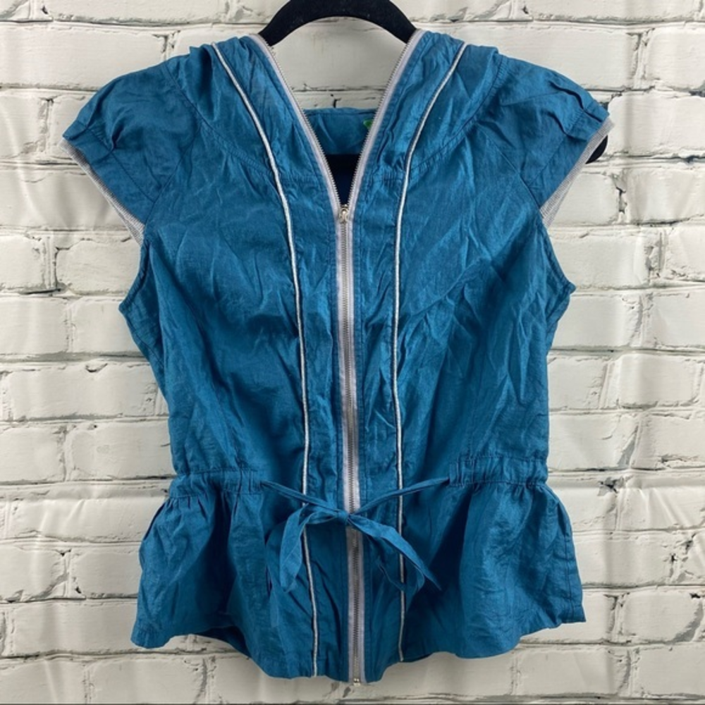 Pablum waist tie‎ with zipper front and hood shirt